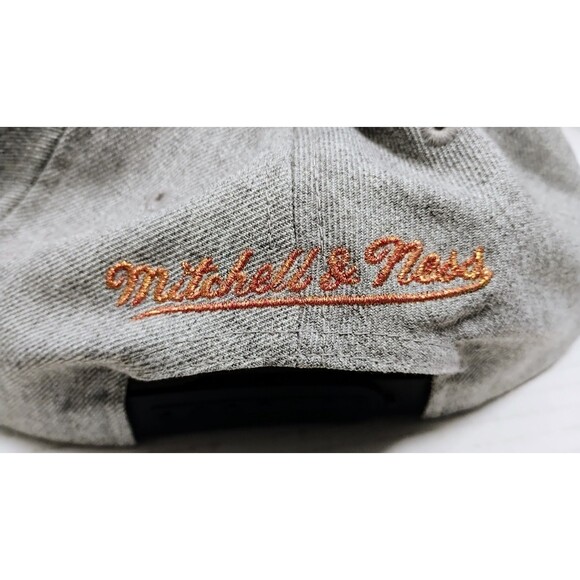 MITCHELL & NESS HARDWOOD CLASSICS SAN ANTONIO SPURS OIL SLICK SNAPBACK CAP HAT - Picture 5 of 9